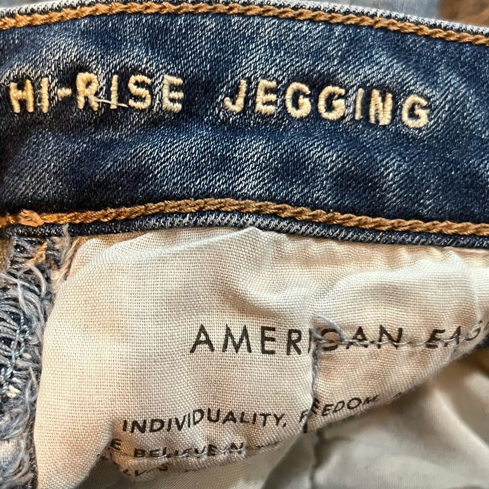 American Eagle Outfitters Blue Jeggings with Distressed Detailing - Picture 6 of 7